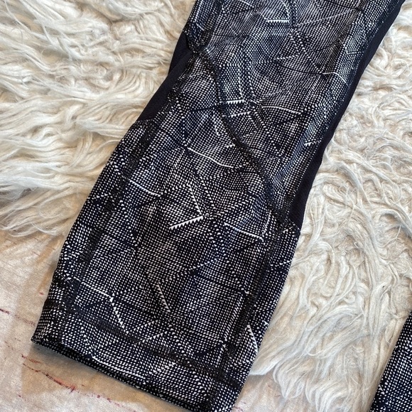 Lululemon Pace Rival Crop in Formation Alpine White Black sz 6 - Picture 7 of 13